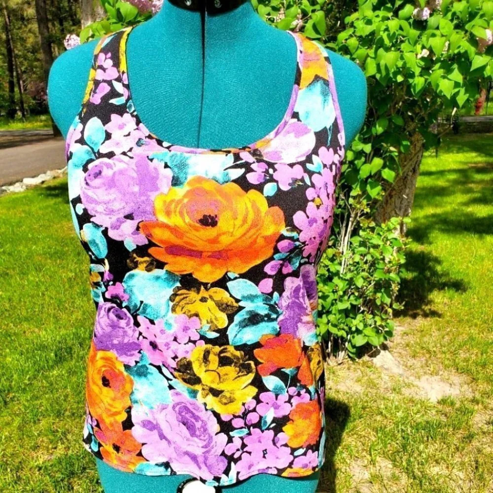 0011. Body Hugging, Racer Back, High-Low, Tank Top w/Zipper in the Back - CUTE!!